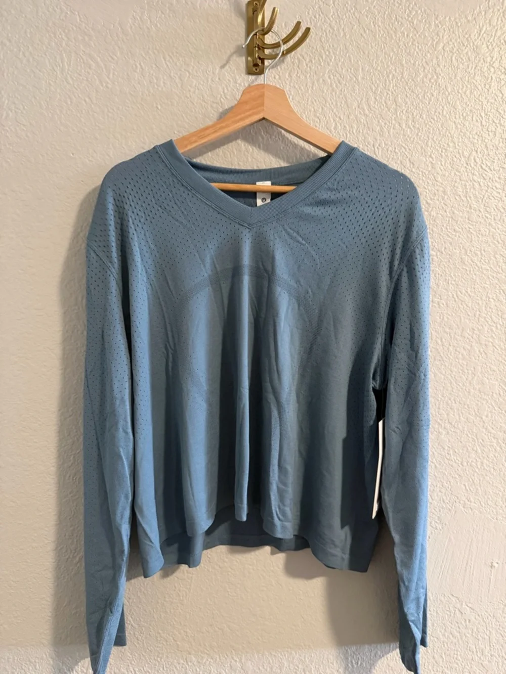lululemon athletica Light Blue/blue steel Open-Hole V-Neck Long Sleeve Top - Picture 1 of 3